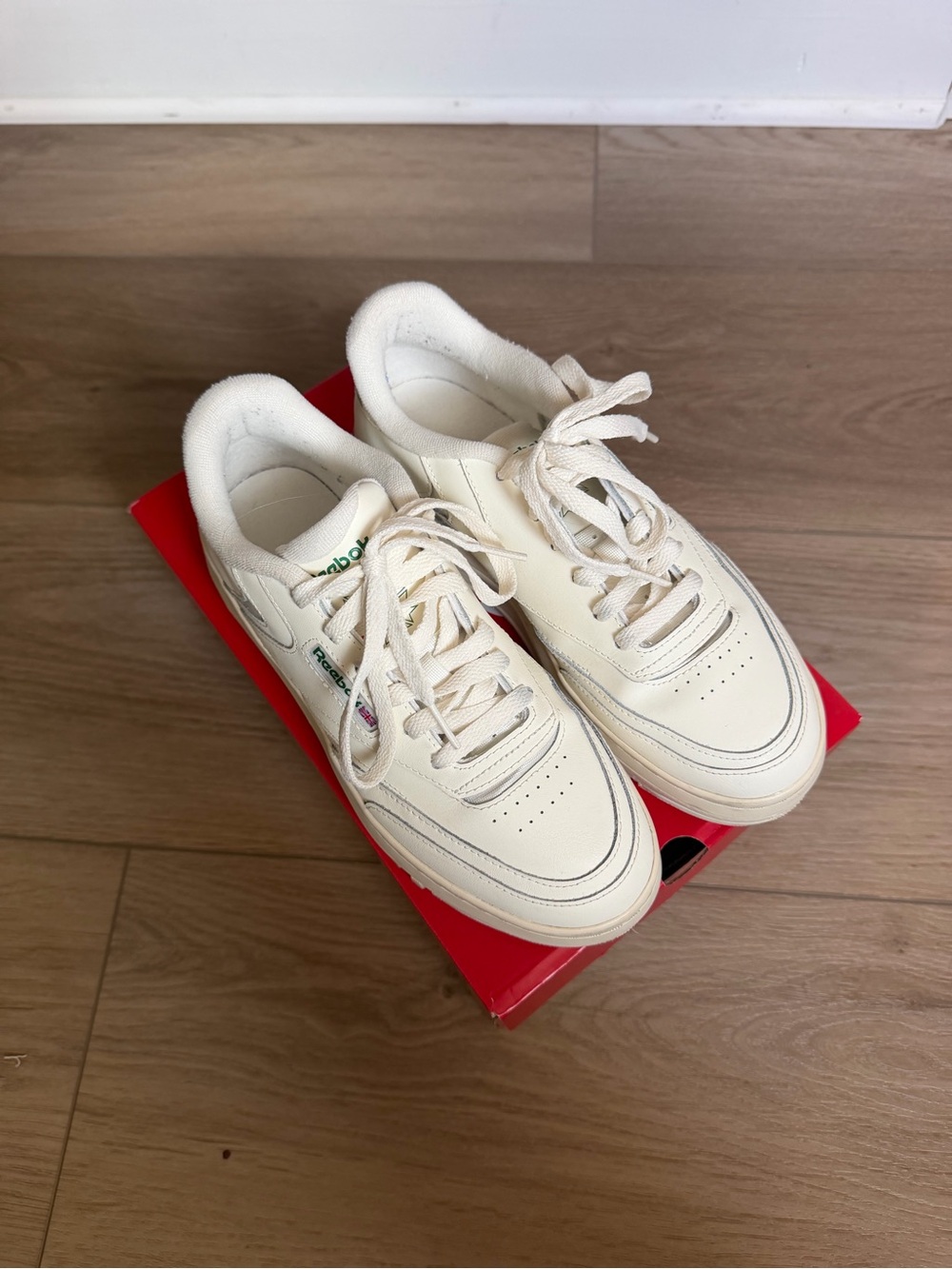 Reebok Club C Extra Women’s 8 Cream Leather Low-Top Sneakers